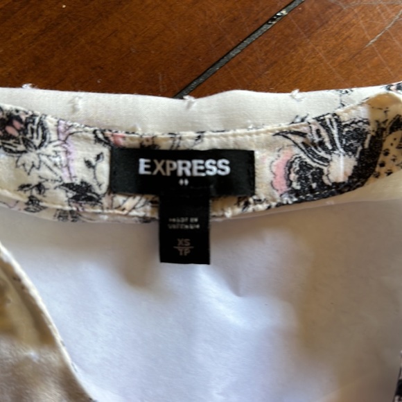 NWOT Express XS Blouse - Picture 5 of 5